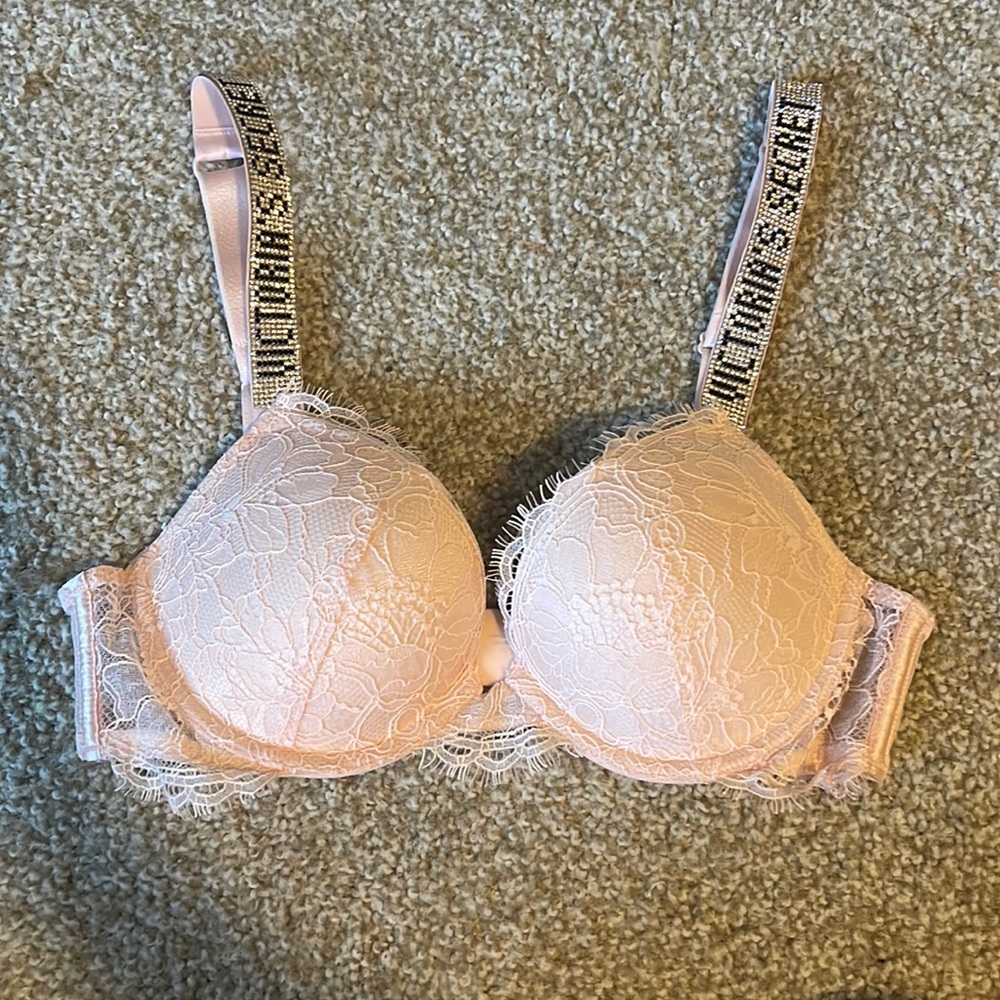 Victoria’s Secret push-up shiny strap bra 32b light pink!